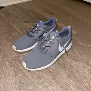Grey Nike Roshe